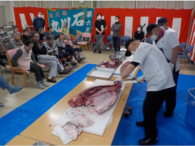 お昼の誕生会で、皆様にお刺身として提供しました。