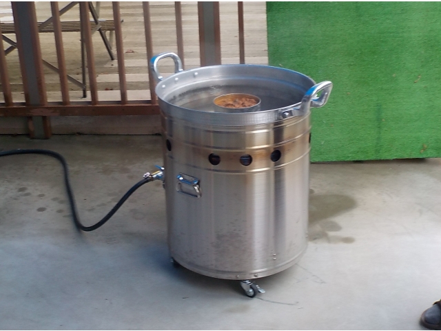 米が炊けるまでシチューを温め♬