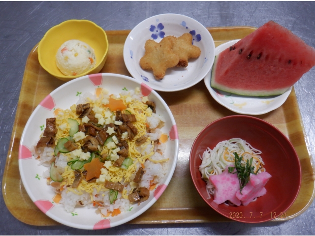 今回の七夕行事食は、星型の食材を多く使いました。