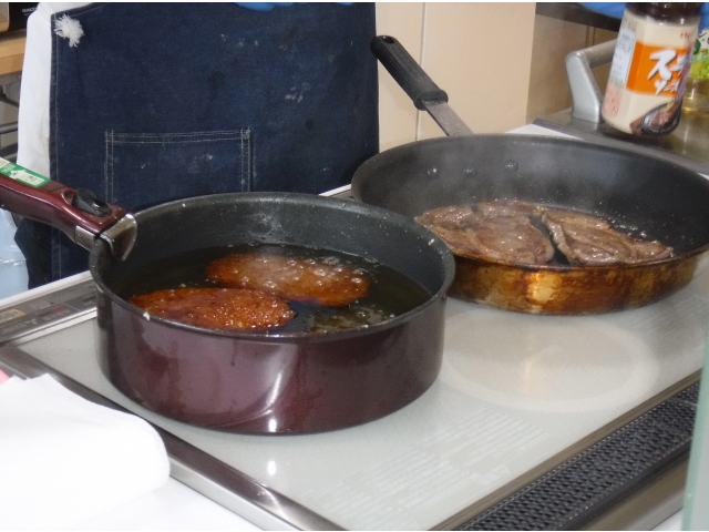 今回はステーキや豚カツが人気でした。