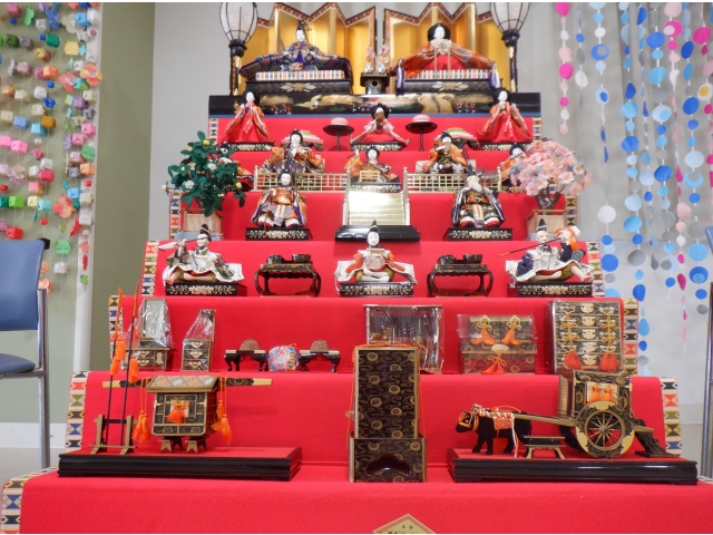 とても立派なひな壇の完成！！