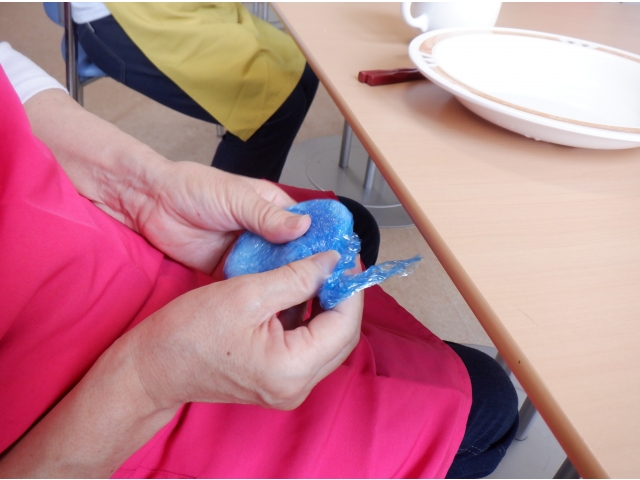 五平餅の形を整えます