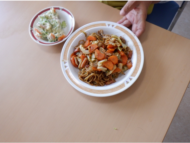 焼きそばとポテサラの完成♪