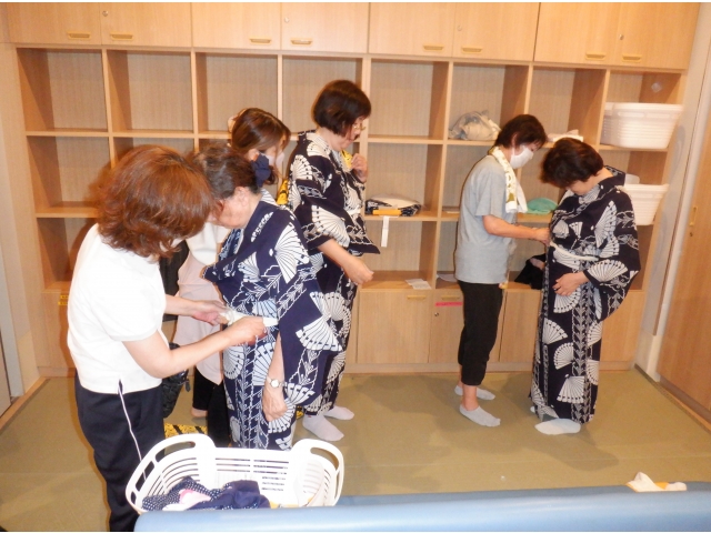 着付けから始まります。