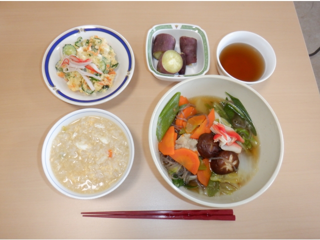 鍋のしめは卵雑炊です