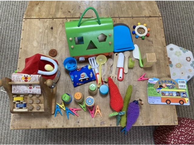 4歳児は、お店屋さんごっこをするために陳列していました