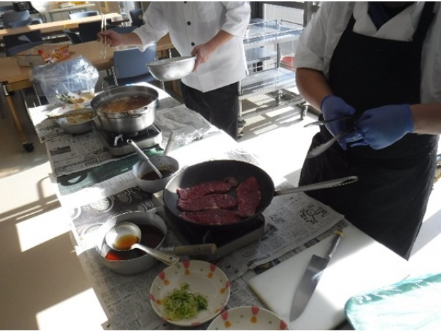 目の前で調理してくれるおいしい香り