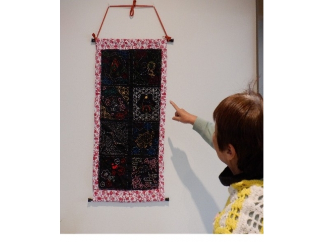 着用されているベストも、ご自身で編まれた物です。