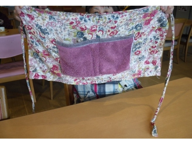 　愛用の前掛けもお手製。