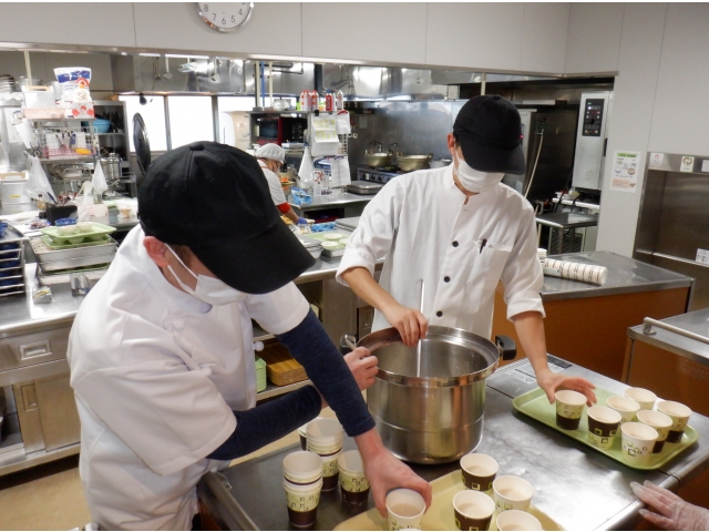 元日の午後。甘酒のふるまいがありました