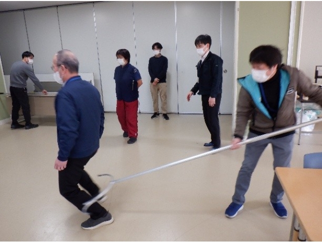 さすまたの使い方②