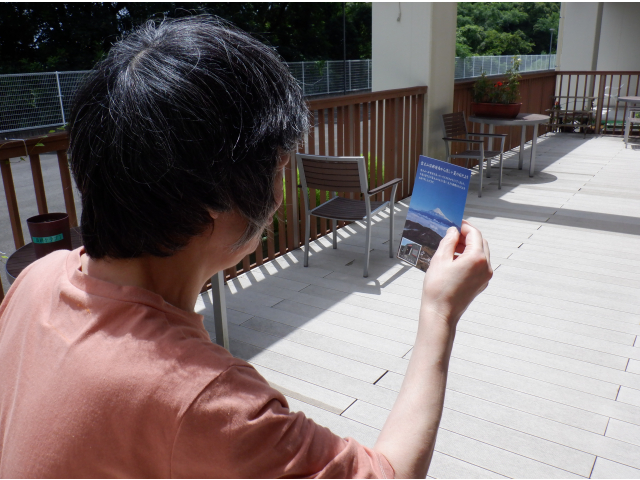 待ちに待ったお返事を受け取り、とても喜んでいました。