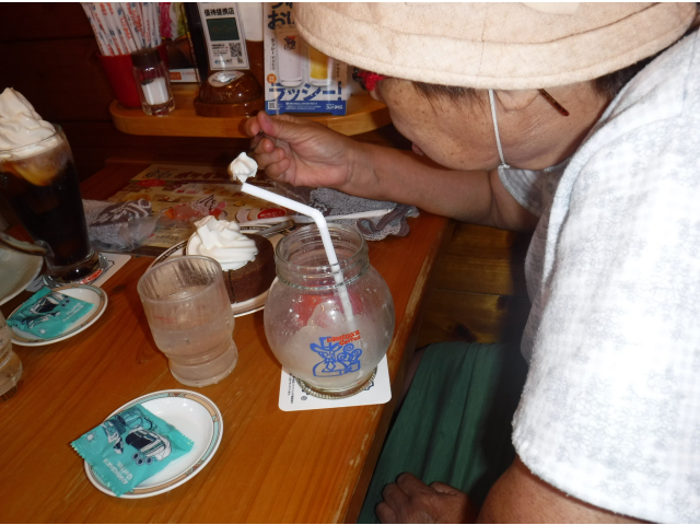 ④　ジュース　美味しくて飲み干しちゃった。