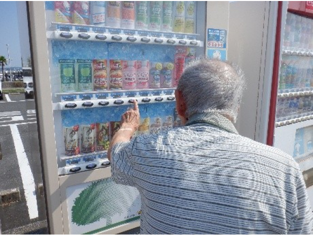 熱い日差しの下で喉を潤しました。