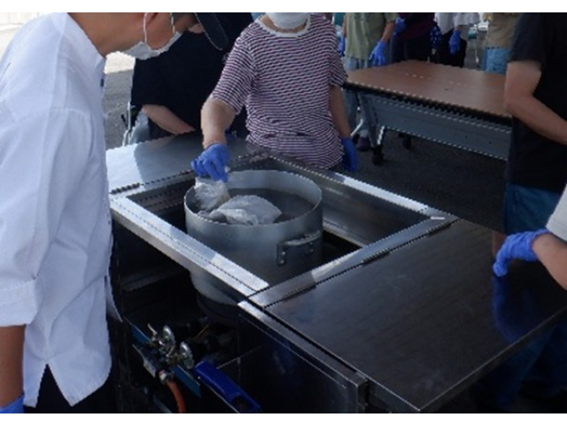 お湯に入れて３０分待ちます。