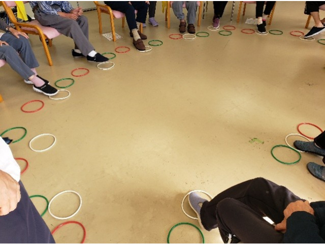 掛け声に合わせて足を動かしました。