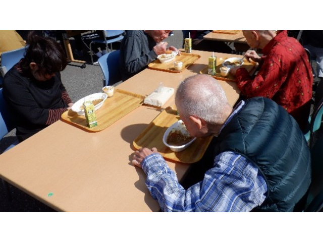 外で食べるカレーは格別