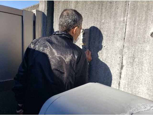 名前を伝えて門を開けてもらいます。