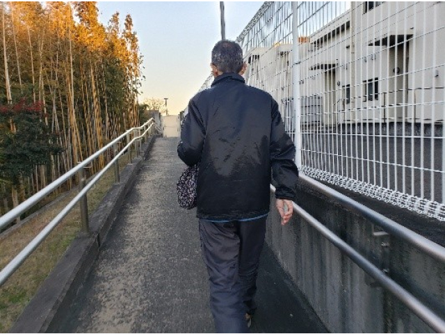 読みたい本が見つかり、足取りも軽いようです。