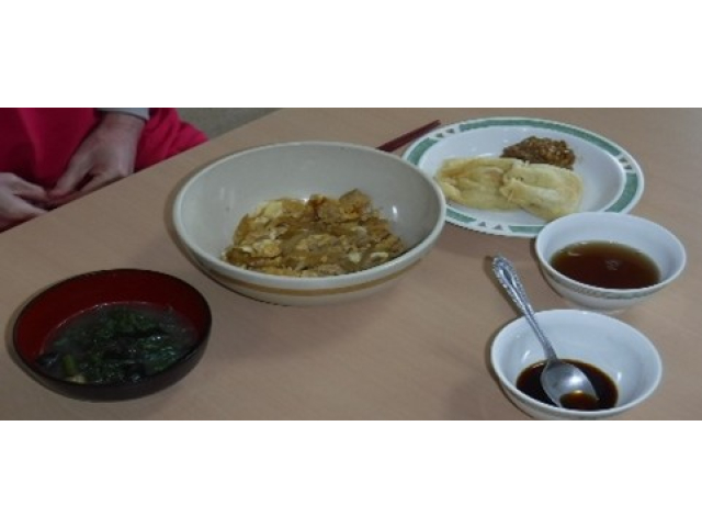 １/２９　他人丼、納豆の巾着焼き、味噌汁