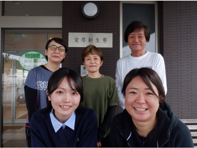 新しいスタッフです！！皆さん笑顔が素敵ですね💛