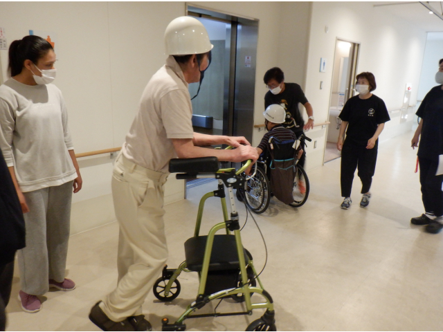 １階の利用者様が２階へ避難しました。