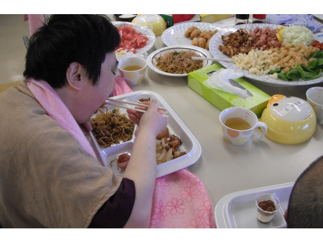 もりもり食べてます