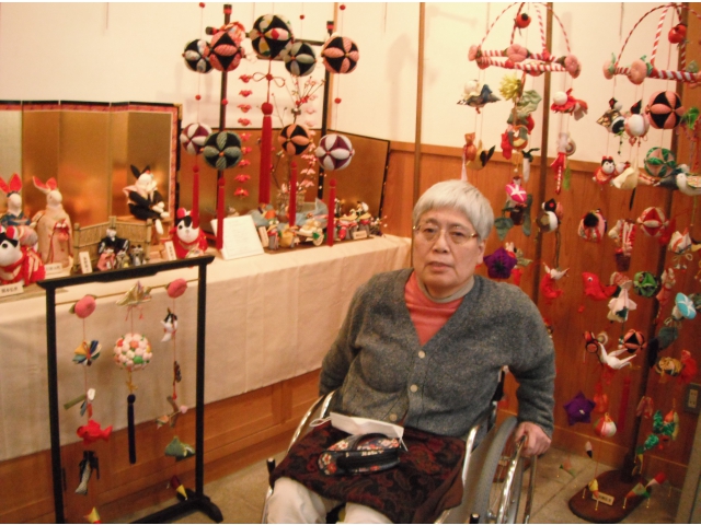 「吊しびな」とともにパシャリ！