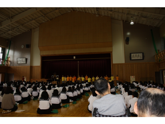 もくせいの家の皆さんの合唱は手話も使っていました。