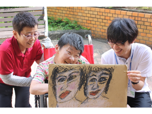 自然と笑顔になる似顔絵ですね！