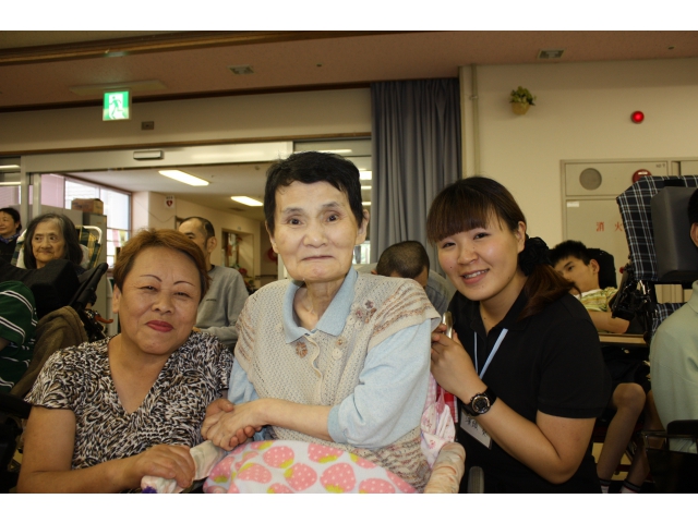 施設慰問にも参加