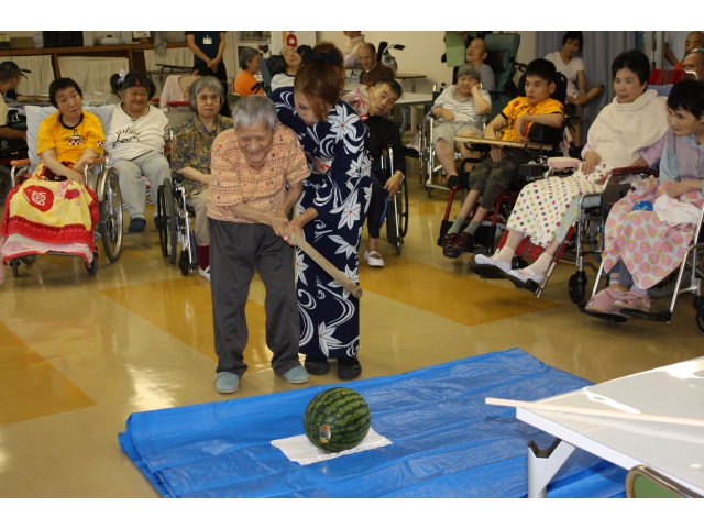 狙いを定めて……