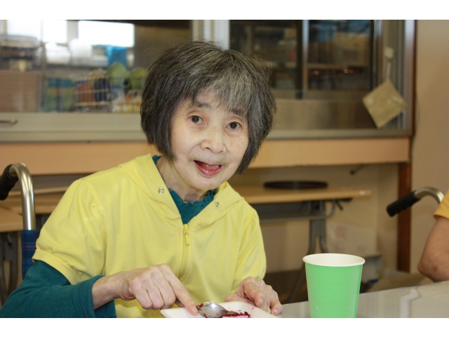 ケーキに舌鼓！