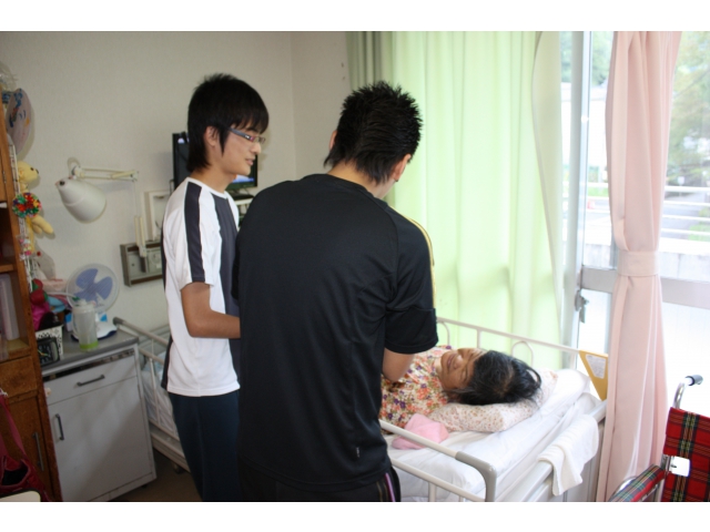 支援員と一組になり、
実習します。