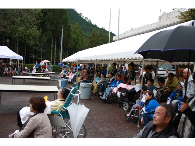 雨にも負けず、盛り上がりました。