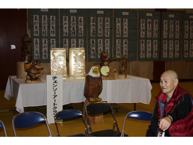 ありました！チェーンソーアート。