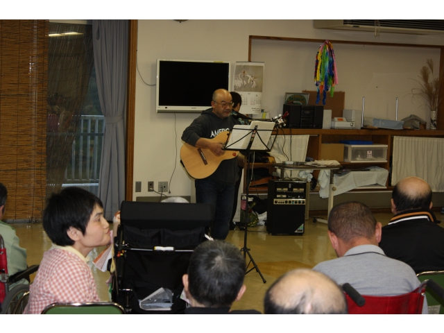 リズムに合わせて
体をゆらします！