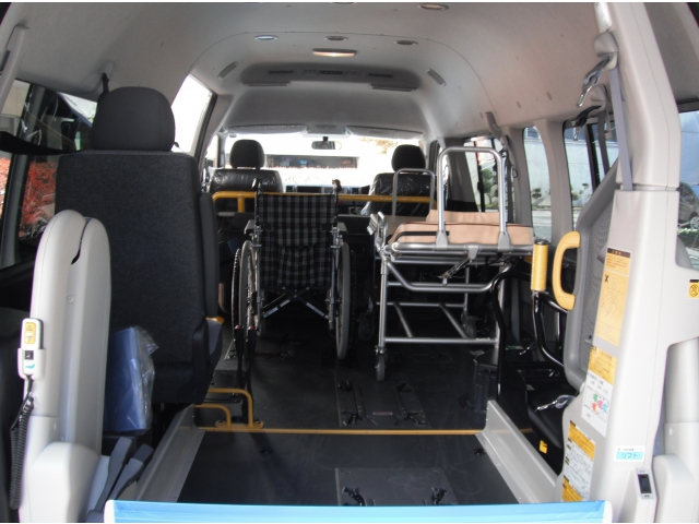 ストレッチャーも
楽々入ります（8分音符）