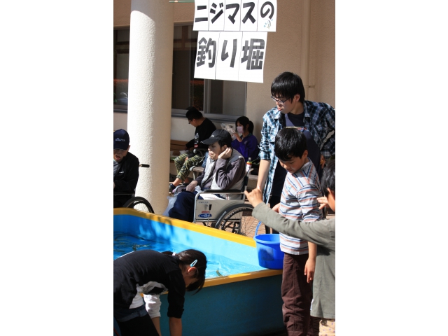 釣り堀（つかみどり）の様子