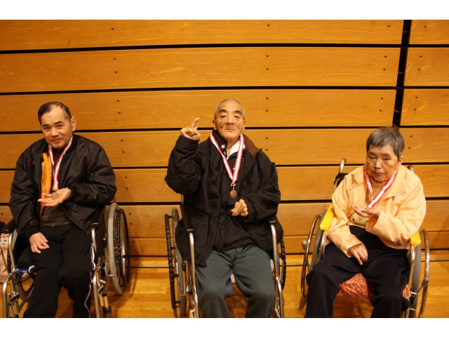 みんなで記念撮影（銅メダル）