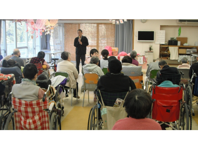 食堂で行いました