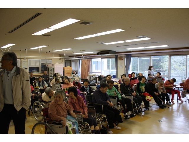 大勢の利用者さんが集まりました