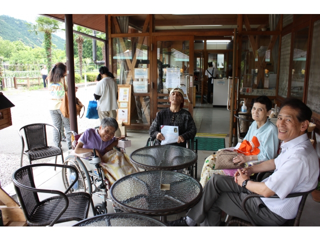 ゆっくりお茶しました（8分音符）
（名物は窯焼きピザ）