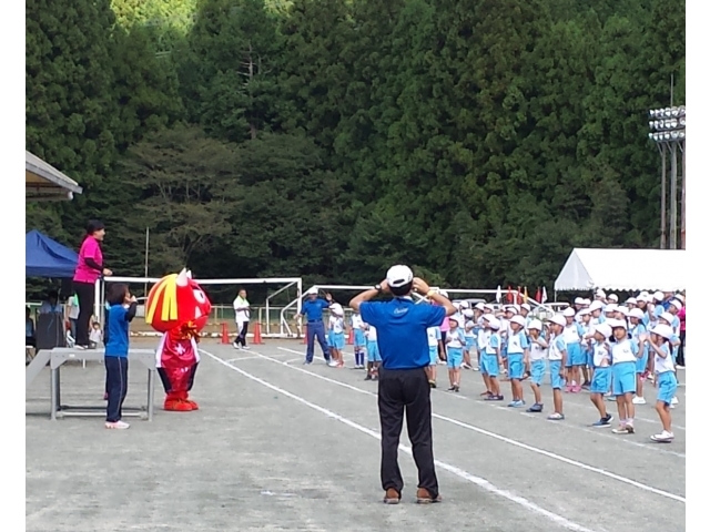 子供たちによるかわいいオニスターダンス