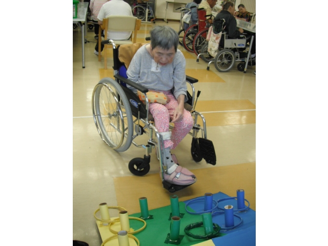 手作りの輪投げです