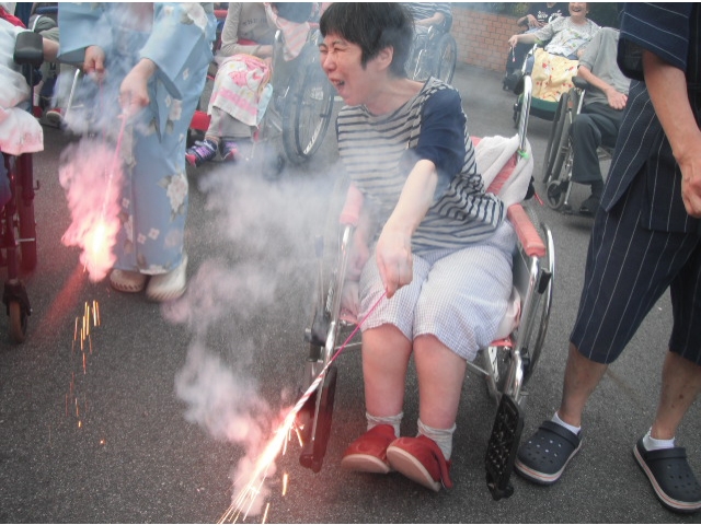 煙がこっち来た！けど楽しい！