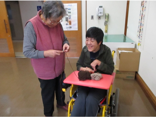 帽子を編みたいな、と先生と相談中