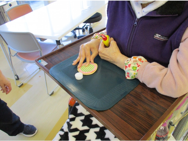 ボンドで張り付けて