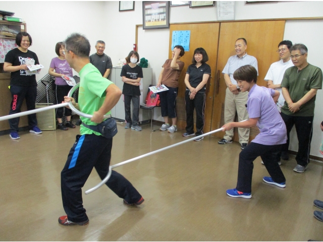 膝裏をねらいます