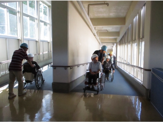 スロープで避難